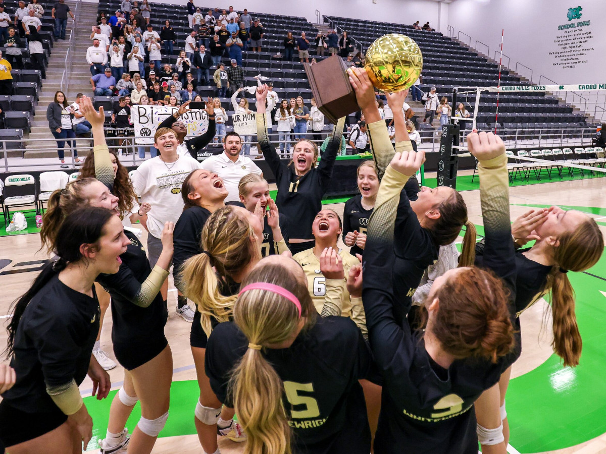 Sportieve studenten van de Whitewright High School die de playoffs gewonnen hebben (2022).