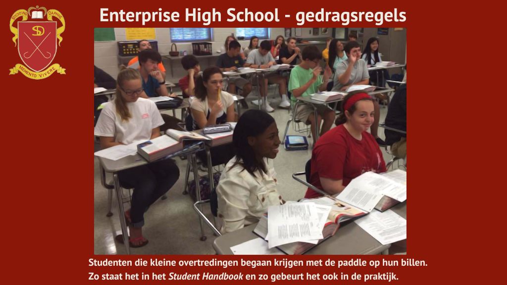 Enterprise High School - gedragsregels. Studenten die kleine overtredingen begaan krijgen met de paddle op hun billen. Zo staat het in het Student Handbook en zo gebeurt het ook in de praktijk